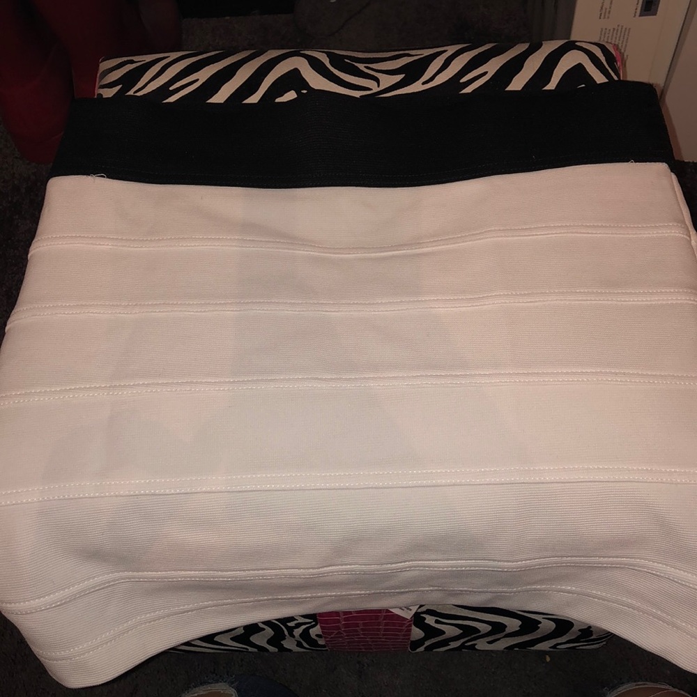 Guess M skirt